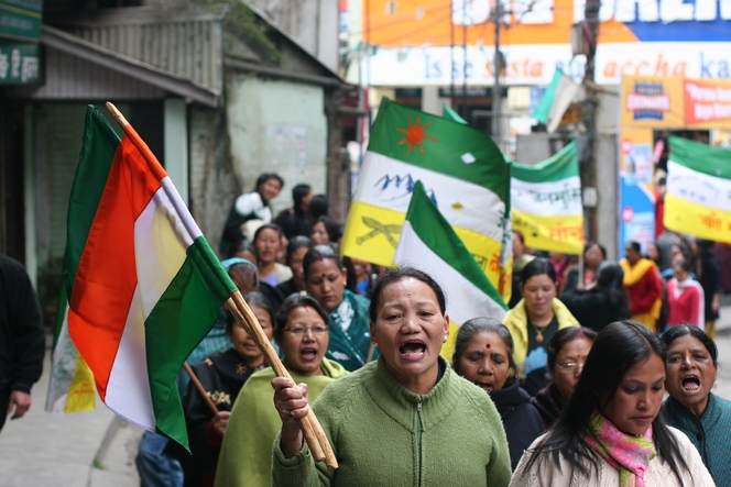 Protesters chanting « We want Gorkhaland ! » in Darjeeling.