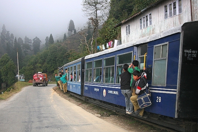 En route pour l’école à Kurseong