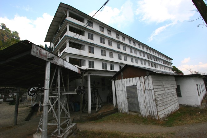 A Namring Tea Estate : une imposante factory