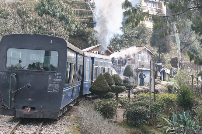 Toy-Train à l’arrêt pour le plaisir des touristes