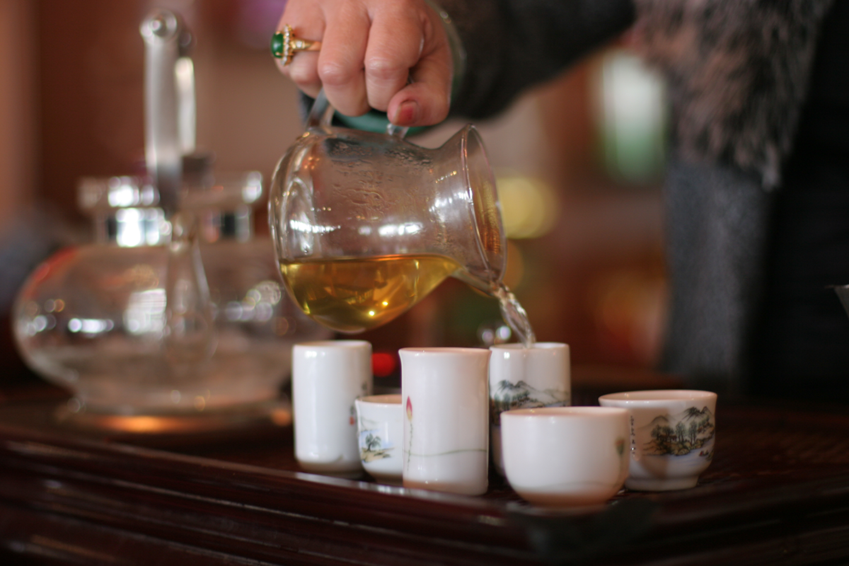 Une tasse pour sentir, une autre pour déguster